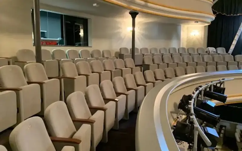 konferans-tiyatro-koltuk-projeleri-38