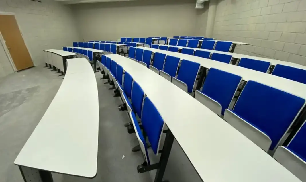 sunderland-compact-oval-amfi-sirasi-01