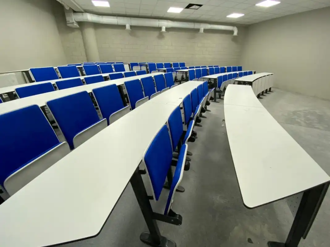 sunderland-compact-oval-amfi-sirasi-03